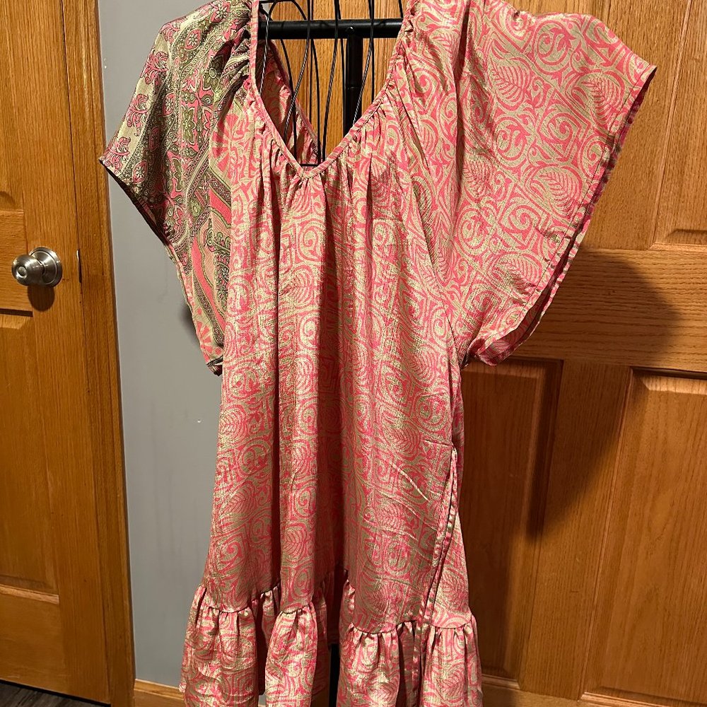 Red Dress, Brown Dress, Blonde Vagabone